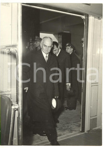 1955 ROMA TERMINI Inaugurazione metro - Luigi EINAUDI sale su una vettura *Foto