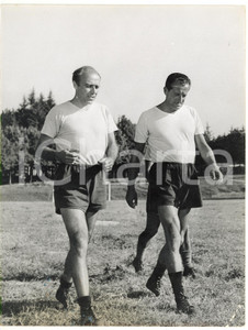Fotografia d epoca originale 1955 SALICE TERME CALCIO Ritiro GENOA Gunnar GREN e Renzo MAGLI Foto 1