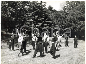 Fotografia d epoca originale 1955 SALICE TERME Ritiro GENOA  La squadra durante l allenamento  Foto 24x18 1