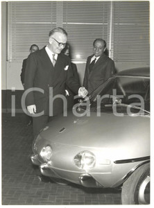 Fotografia d epoca originale 1962 TORINO  PININFARINA John GUTHRIE WARD in visita ufficiale Foto 13x18 1