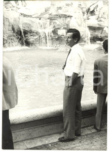 Fotografia d epoca originale 1958 ROMA Fontana di Trevi  Peter TOWNSEND in visita alla cittÃ  Foto 13x18 cm 1
