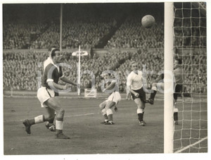 1956 LONDON - ENGLAND-WALES 3-1 - John CHARLES scoring first gol *Photo 25x15