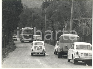 1965 ca GENOVA Traffico nella periferia della città *Fotografia VINTAGE 24x18