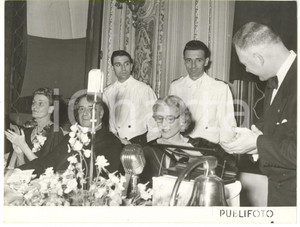 1953 GENOVA Propeller Club - Clare BOOTHE LUCE ambasciatrice USA al banchetto