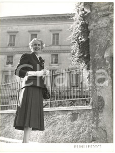 1953 GENOVA Clare BOOTHE LUCE ambasciatrice USA in visita ufficiale *Foto 18x24 Fotografia d'epoca. CONDIZIONI: G (ma piccola piegatura all'angolo inferiore sinistro)FORMATO: 18x24 cm  originale e autentica 1