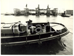 1965 ca GENOVA Veduta con rimorchiatore in porto *Foto ARTISTICA 24x18