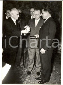 1955 ROMA Luigi EINAUDI riceve gli alpinisti al ritorno dal K2 *Foto 13x18 cm