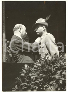 Fotografia d epoca originale 1954 ROMA Cerimonia GUARDIA FINANZA  Mario SCELBA consegna medaglia al valore 1