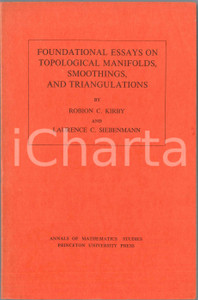 1977 R.C. KIRBY - L.C. SIEBENMANN Foundation essays on topological manifolds Pubblicazione brossurata in lingua inglese.EDITORE: Princeton university pressCOLLANA: Annals of mathematics studiesPAGINE: 355  FAIR/discreto Piegature agli angoli della copertina, dorso scolorito Formato: 15x23 cm originale e autentica 1