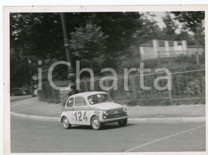 1962 ITALIA - RALLY Fiat 500 durante una gara - Scuderia JOLLY CLUB Foto 18x13 Fotografia d'epoca.  GOOD/buono  Formato: 18x13 cm originale e autentica 1