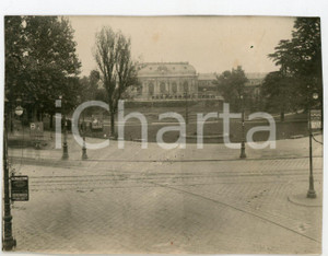Marzo 1925 MILANO - Veduta della Stazione Centrale - Foto RARA 11x8 cm Fotografia originale d'epoca, che mostra la stazione centrale di Milano e il suo piazzale prima dell'inizio dei lavori di rifacimento. GOOD/buono  Formato: 11x8 cm originale e autentica 1