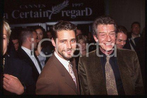 Jason PRIESTLY John HURT - CANNES Festival Actors 1997 * 35 mm vintage slide 24