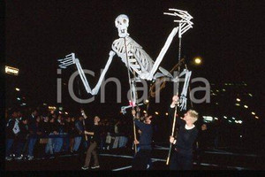 GREENWICH VILLAGE HALLOWEEN PARADE - Costumes 1997 * 35 mm vintage slide 4