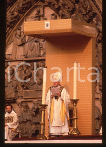 JOHN PAUL II - FRANCE Visit in Paris NOTRE DAME 1980 * 35 mm vintage slide 45