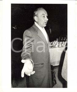 Fotografia d epoca originale 1986 MILANO Ettore FUMAGALLI presidente Agenti di Cambio a un rinfresco Foto 1