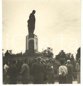 1955 ca KIEV (URSS) Monumento a Shevchenko - Delegazione socialista in visita