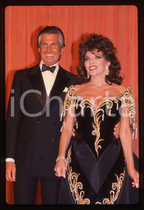 Fotografia d epoca originale 35mm vintage slide 1989 Golden Globe Award JOAN COLLINS GEORGE HAMILTON 1