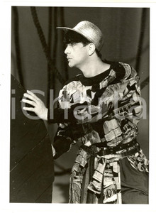 1990 ca Ritratto del cantautore Ivan CATTANEO - Fotografia 18x24 cm Fotografia di agenzia. CONDIZIONI: GFORMATO: 18x24 cm  originale e autentica 1