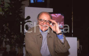 35mm vintage slide* 1990ca Ritratto di MARIO PASTORE giornalista   Diapositiva originale d'epoca Tutti i diritti riservati.E' severamente vietata la riproduzione. ICharta mette in vendita, sul negozio eBay e in esclusiva sul sito "icharta" il proprio archivio composto da numerose diapositive e negativi fotografici d'epoca, tutti originali e autentici, che attraversano la storia del costume italiano tra gli la fine degli anni Sessanta e Novanta.Si tratta di uno sguardo inedito sull'attualità, la politica, la vita quotidiana, il gossip e la cultura, che fotografa il cambiamento della nazione in quest'ultimo scorcio del XX secolo. Un'occasione unica per il mercato del collezionismo, che vede finalmente disponibile un archivio eccezionale per vastità, tematiche e condizioni, in un settore (il negativo fotografico e la diapositiva) di assoluta novità e dalle interessanti prospettive di investimento. CONDIZIONI:FAIR/discretoFORMATO: 35mm originale e autentica 1