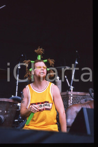 35mm vintage slide* 2000 Milan METHODS OF MAYHEM TiLo in concert (3)   Diapositiva d'epoca, in formato 35 mm. CONDIZIONI: GOODTutti i diritti riservati.E' severamente vietata la riproduzione. ICharta mette in vendita, sul negozio eBay e in esclusiva sul sito "icharta" il proprio archivio composto da numerose diapositive e negativi fotografici d'epoca, tutti originali e autentici, che attraversano la storia del costume italiano tra gli la fine degli anni Sessanta e Novanta.Si tratta di uno sguardo inedito sull'attualit&agrave;, la politica, la vita quotidiana, il gossip e la cultura, che fotografa il cambiamento della nazione in quest'ultimo scorcio del XX secolo. Un'occasione unica per il mercato del collezionismo, che vede finalmente disponibile un archivio eccezionale per vastit&agrave;, tematiche e condizioni, in un settore (il negativo fotografico e la diapositiva) di assoluta novit&agrave; e dalle interessanti prospettive di investimento.  originale e autentica 1