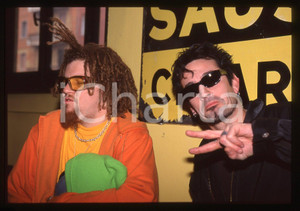 35mm vintage slide* 2000 Milan METHODS OF MAYHEM Tommy Lee and TiLo (2)   Diapositiva d'epoca, in formato 35 mm. CONDIZIONI: GOODTutti i diritti riservati.E' severamente vietata la riproduzione. ICharta mette in vendita, sul negozio eBay e in esclusiva sul sito "icharta" il proprio archivio composto da numerose diapositive e negativi fotografici d'epoca, tutti originali e autentici, che attraversano la storia del costume italiano tra gli la fine degli anni Sessanta e Novanta.Si tratta di uno sguardo inedito sull'attualit&agrave;, la politica, la vita quotidiana, il gossip e la cultura, che fotografa il cambiamento della nazione in quest'ultimo scorcio del XX secolo. Un'occasione unica per il mercato del collezionismo, che vede finalmente disponibile un archivio eccezionale per vastit&agrave;, tematiche e condizioni, in un settore (il negativo fotografico e la diapositiva) di assoluta novit&agrave; e dalle interessanti prospettive di investimento.  originale e autentica 1