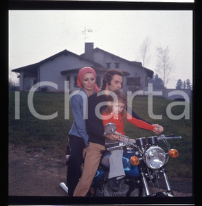 6X6cm NEGATIVO ORIGINALE * 1975ca Iva ZANICCHI Antonio ANSOLDI su KAWASAKI (4)
