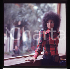 Fotografia d epoca originale 1975 circa MARCELLA BELLA  ritratto artistico DIAPOSITIVA ORIGINALE cm 6x6 1