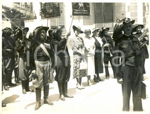 Fotografia d epoca originale 1930 ca MONCALIERI TO Sfilata BERSAGLIERI  Sezione BERUTO Foto RONDOLOTTO 1