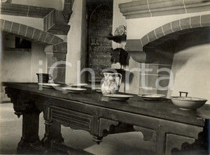 Fotografia d epoca originale 1960 ca TORINO Castello VALENTINO Sala da pranzo Armigeri Foto artistica NELLY 1