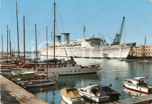 Cartolina originale da collezione 1970 GENOVA Porticciolo e transatlantico Michelangelo Cartolina FG VG 1