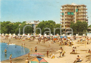 Cartolina originale da collezione 1973 GRADO GO Turisti alla spiaggia Ai Pini Cartolina FG VG 1