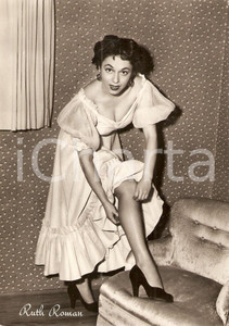 Cartolina originale da collezione 1955 ca CINEMA Ruth ROMAN wearing silk stockings METRO GOLDWYN MAYER *Cartolina 1
