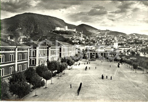 Cartolina originale da collezione 1960 SPOLETO (PG) Scuola Allievi Sottufficiali e panorama *Cartolina ANIMATA VG 1