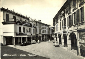 Cartolina originale da collezione 1963 ABBIATEGRASSO MI Piazza MARCONI e Banca AGRICOLA MILANESE Animata FG VG 1