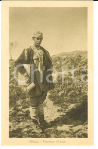 Cartolina originale da collezione 1930 ca COSTUMI ALBANIA Venditore ambulante di latte Cartolina postale FP NV 1