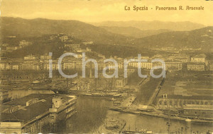 Cartolina originale da collezione 1920 ca LA SPEZIA Veduta dell ARSENALE Cartolina ANIMATA con navi FP NV 1