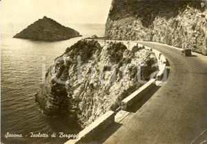 Cartolina originale da collezione 1943 SAVONA Strada costiera e Isola BERGEGGI Cartolina ANIMATA con auto FG VG 1
