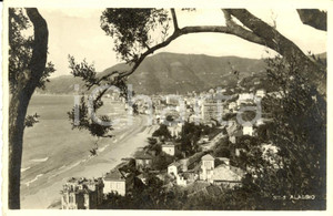 Cartolina originale da collezione 1946 ALASSIO (SV) Veduta panoramica paese e spiaggia *Cartolina postale FP VG 1