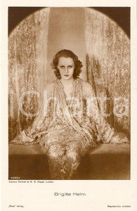 Cartolina originale da collezione 1935 ca CINEMA Attrice Brigitte HELM Ritratto con vestaglia Cartolina FP NV 1