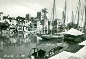 Cartolina originale da collezione 1959 SIRMIONE (BS) Veduta del porto e Castello SCALIGERO *Cartolina FG VG 1