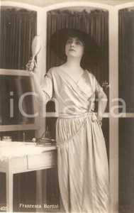 Cartolina originale da collezione 1925 ca CINEMA Attrice Francesca BERTINI nel suo camerino Cartolina FP NV 1