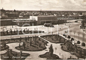 Cartolina originale da collezione 1953 TREVISO Corriera davanti alla Stazione ferroviaria ANIMATA Cartolina FG VG 1