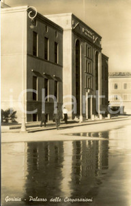 Cartolina originale da collezione 1942 GORIZIA Palazzo delle Corporazioni Cartolina ANIMATA FP NV 1