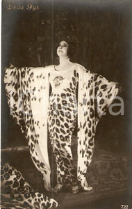 Cartolina originale da collezione 1920 ca CINEMA Attrice Leda GYS Ritratto con vestito leopardato *Cartolina 1
