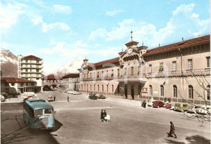 Cartolina originale da collezione 1955 ca DOMODOSSOLA (VB) Panorama STAZIONE animata con donne e carrozzina *FG NV 1