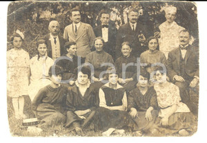 Fotografia d epoca originale 1919 AREA LOMBARDA Ritratto di famiglia con donne in primo piano Foto VINTAGE 1