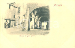 Cartolina originale da collezione 1900 ca PERUGIA Chiesa di SAN PIETRO *Animata sacerdoti al pozzo FP NV 1