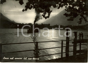 Cartolina originale da collezione 1962 LECCO Panorama nel sorriso del suo bacino Cartolina ANIMATA FG VG 1