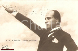 Cartolina originale da collezione 1925 Benito MUSSOLINI alza il saluto fascista FP VG 1
