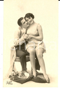 Fotografia d epoca originale 1920 ca EROTICA VINTAGE Giovane coppia in intimità  Ed. Super 1061 PHOTO 1